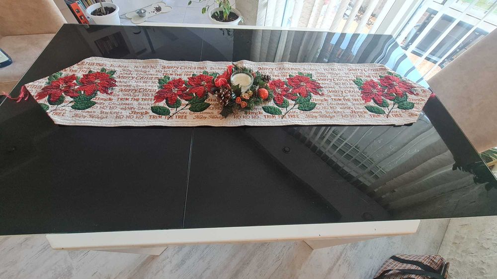 Стъклена разтегателна маса за хранене