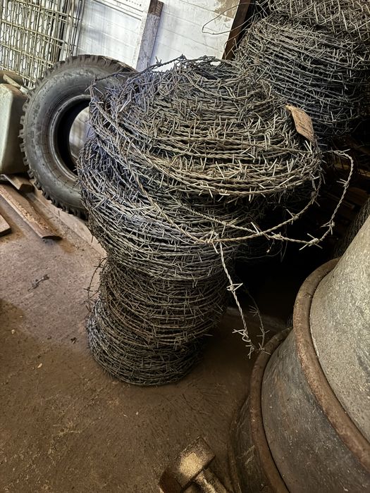 Vand sarma ghimpata zincata - 8 role de 20kg. 180m o rola