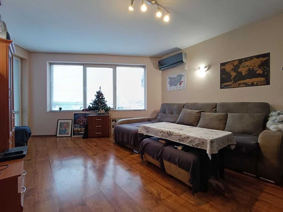 Двустаен апартамент в кв. Колю Фичето