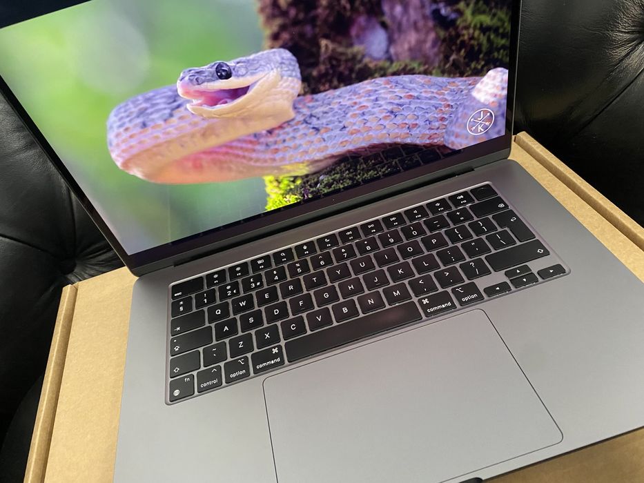 MacBook Air 15-inch / Apple M2 / 8 GB/ 256 GB / Foarte bun |