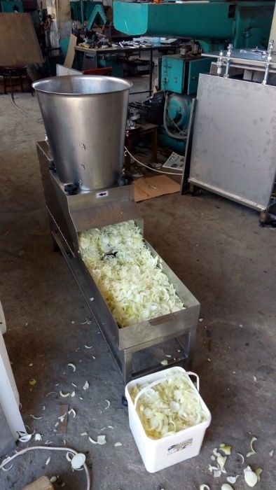 1.Зеленчукорезачка предназначена за настъргване на Кашкавал и др.