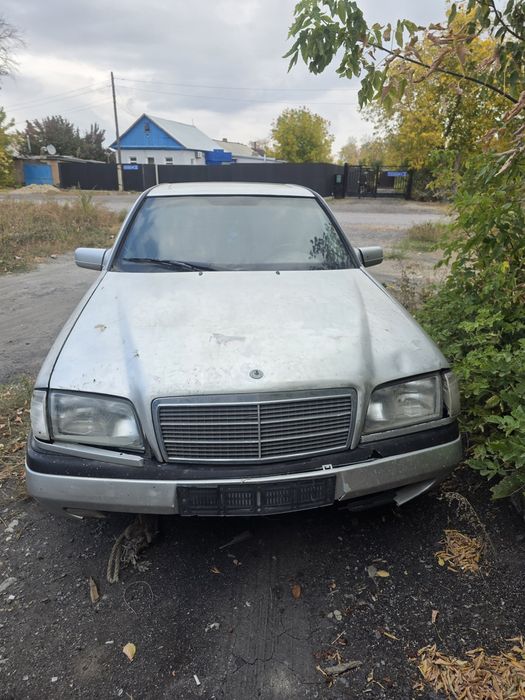 Продаю Mercedes c 180 по запчастям