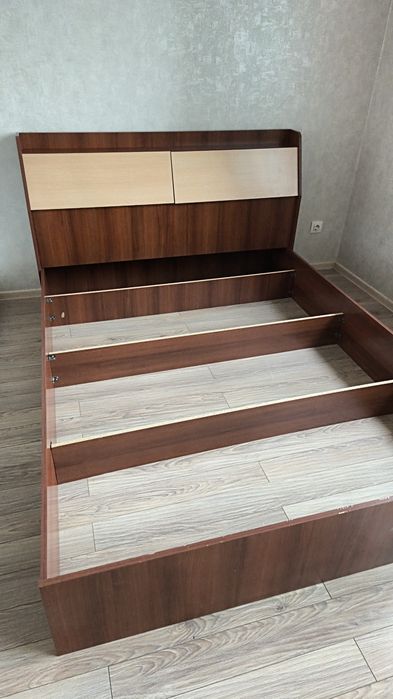 двухспальная кровать