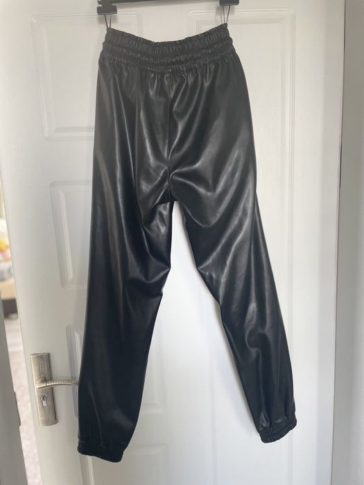 Кожен панталон Guess