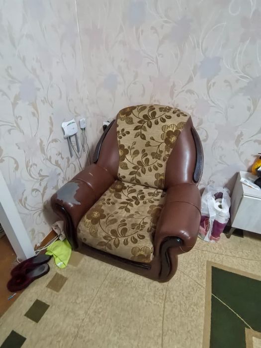 Отдам даром два дивана
