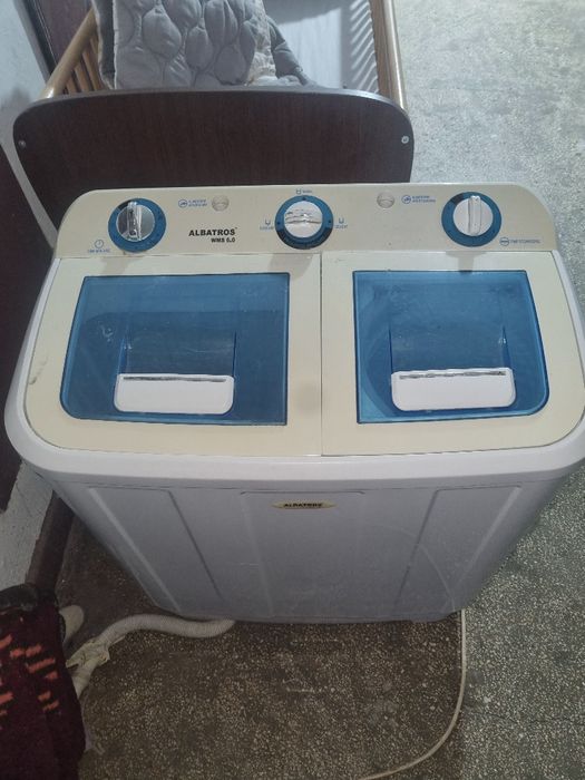 Mașină de spălat semiautomată