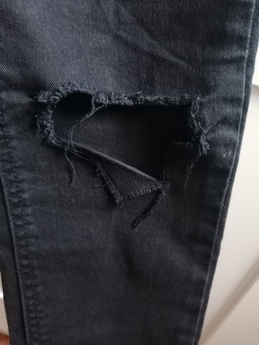 Blugi rupti marime 36 Pull and Bear