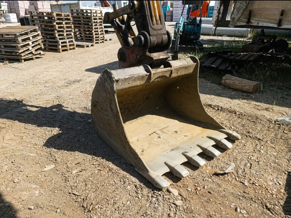 Inchiriez excavator Komatsu 23 tone