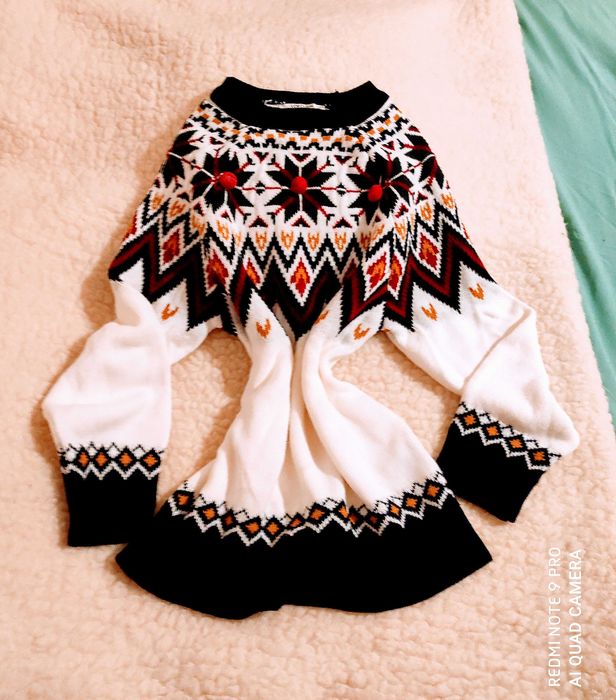 Дамски зимен пуловер