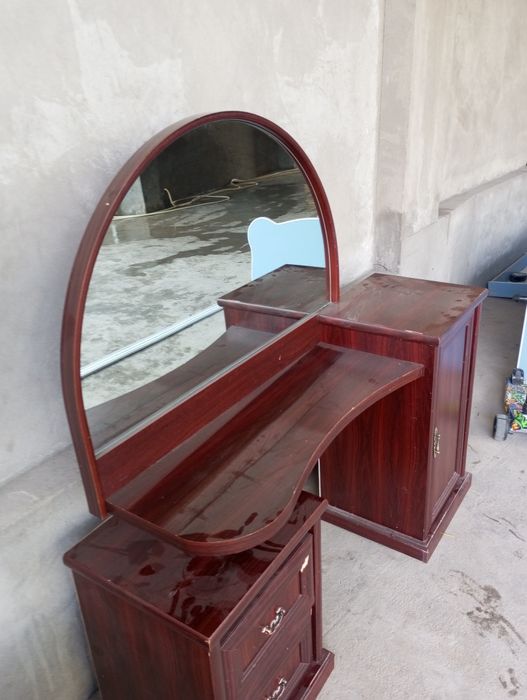 Тримо с тумбочкой