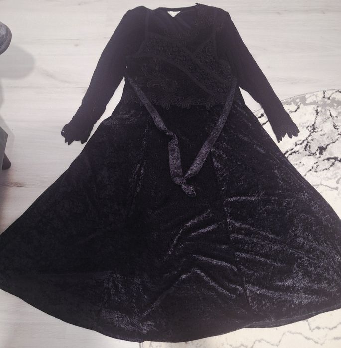 Rochie neagră din dantelă cu motive florale și detalii brodate, mărimea [M/L]