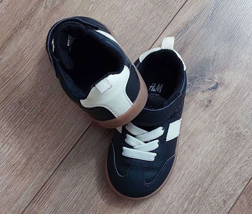 Adidasi H&M Bebe marimea 20/21