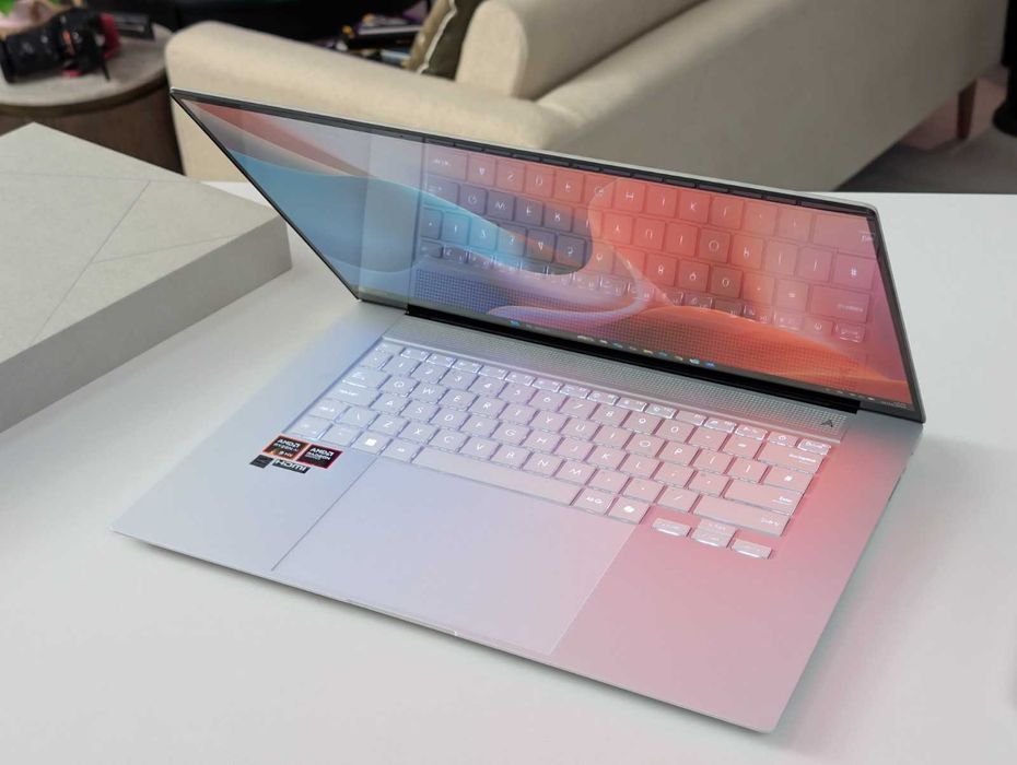AMD Ryzen AI 9 HX 370/32GB RAM/1TB SSD NVMe/Ati Radeon 890m/ASUS Zenbook 16 S/16 OLED touch 2880x1800 2.8K 120Hz