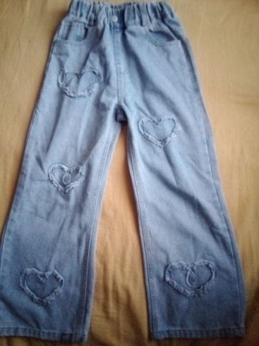 Blugi  largi mărimea 140