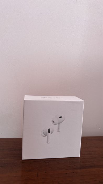 Продам AirPods новые