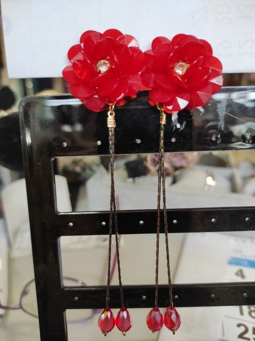 Обеци за празник и делник.