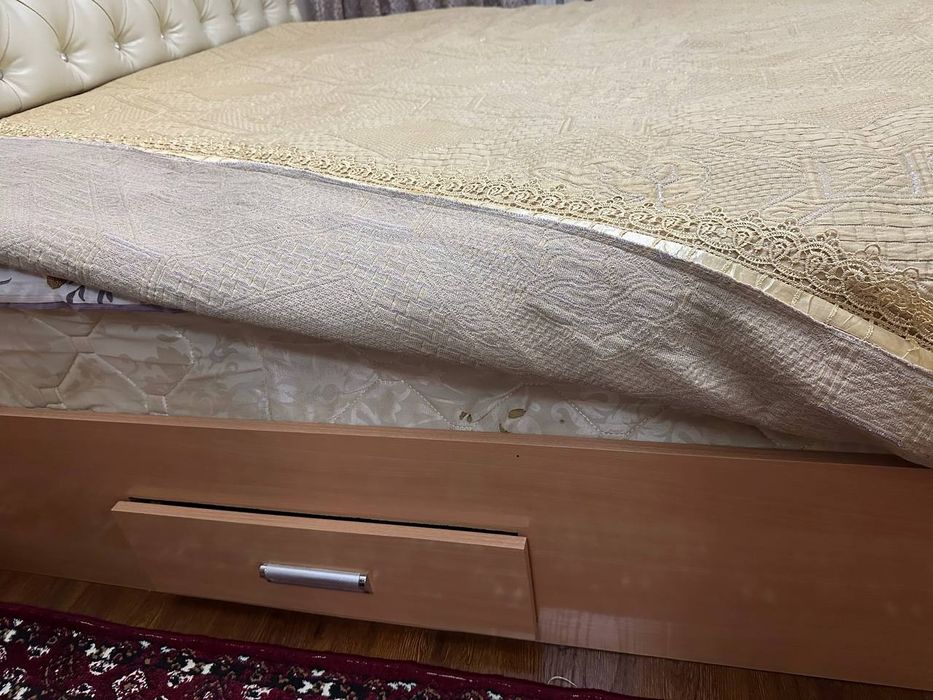 двуспальная кровать