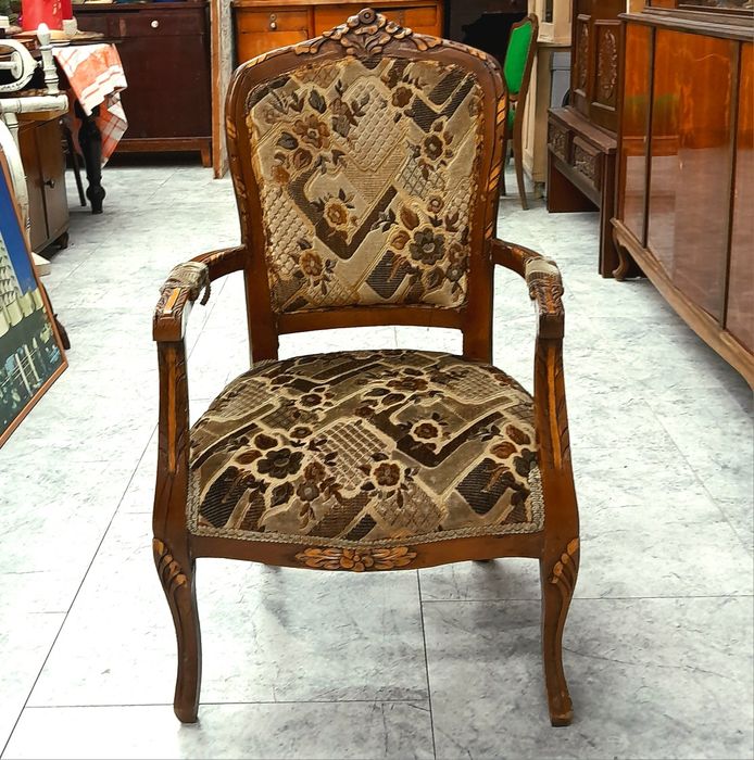 Мягкая мебель эпохи СССР.