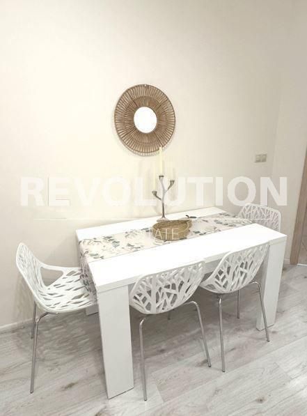 Дава се под наем Двустаен апартамент в Варна, Аспарухово - 80 кв.м за 620 € - Снимка #2