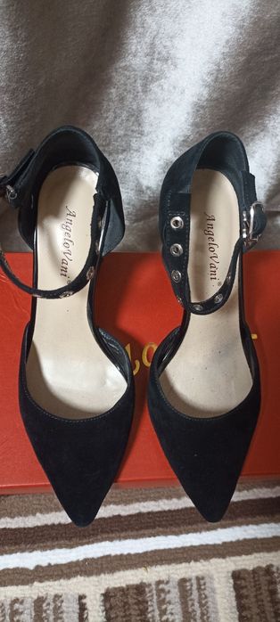 Замшевые туфли. В идеальном состоянии. Размер 35