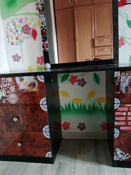 Продам шкафчик с зеркалом