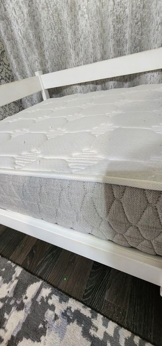 Продам кровать с матрасом