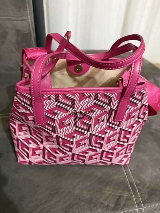 Дамска чанта Guess