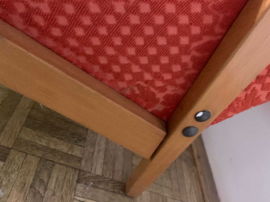 fotoliu tapitat rosu