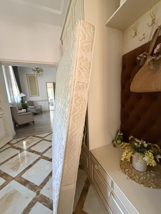 Матрас и кровать в придачу