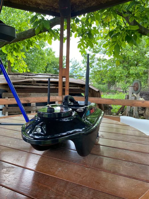 Лодка за захранка със сопар и джипиес