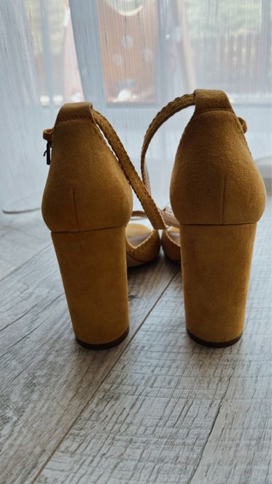 Sandale cu toc casual