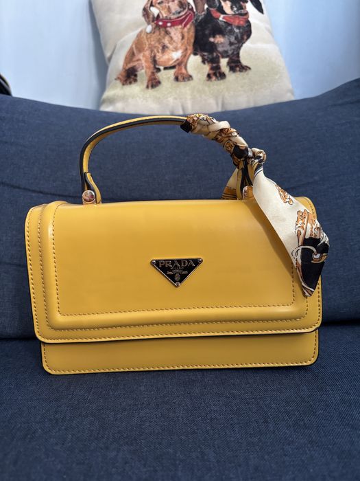 Poșetă Prada galbenă