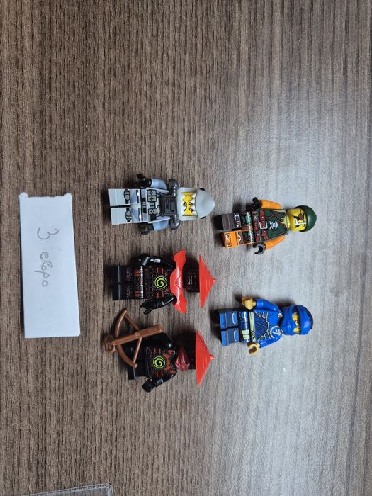 Лего нинджаго фигурки от различни години и сетове за продажба.