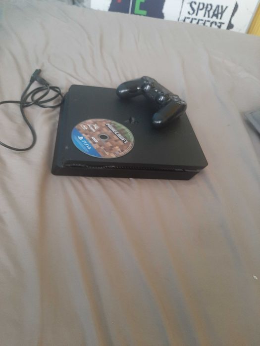 Playstation 4 slim