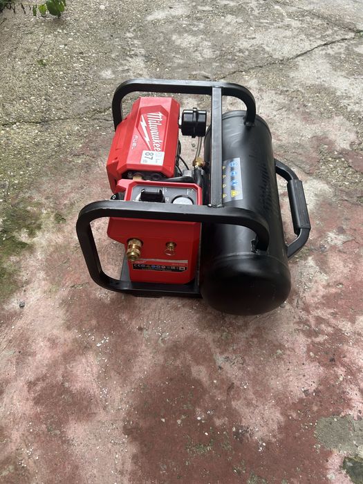 Compresor pe acumulator Milwaukee M18 FAC