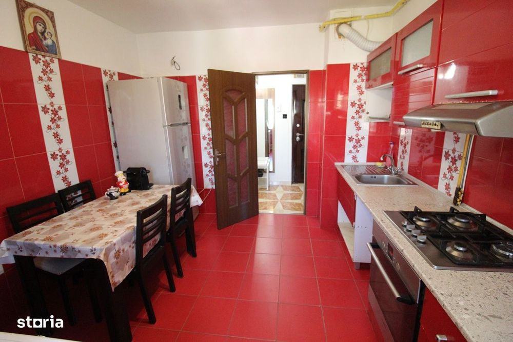 Vând apartament 2 camere în Hunedoara,  Micro1-Hotel Rusca, 51mp...
