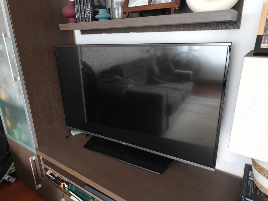 Vând televizor Smart LED LG 49LF630V