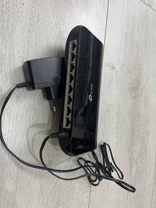Tp-link модель: TL- SG1008D.