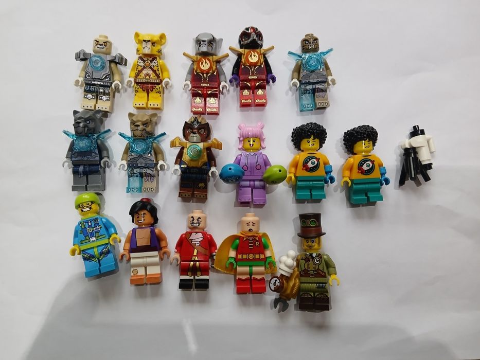 Много оригинални лего фигурки