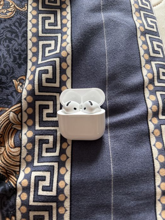 Airpods 4 оригинал