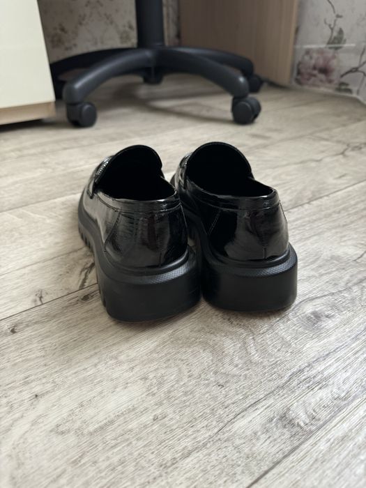 Школьные туфли