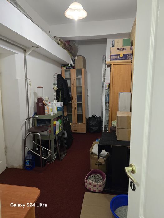 Inchiriez spatiu comercial in Cart.Brosteni  ,zona Colegiu  lăngă.Profi 80mp  util.
