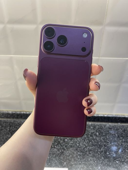 Продам Iphone 18 pro max бордовый