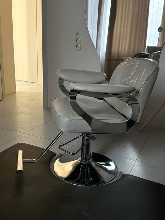Парикмахерское кресло