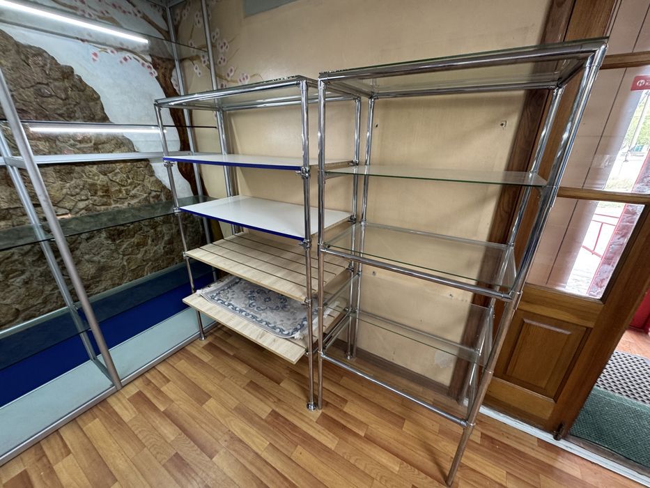 Продаю витрины. Стелажи, полки