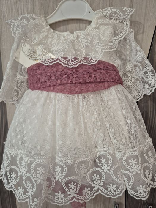 Официална дантелена рокля за бебе