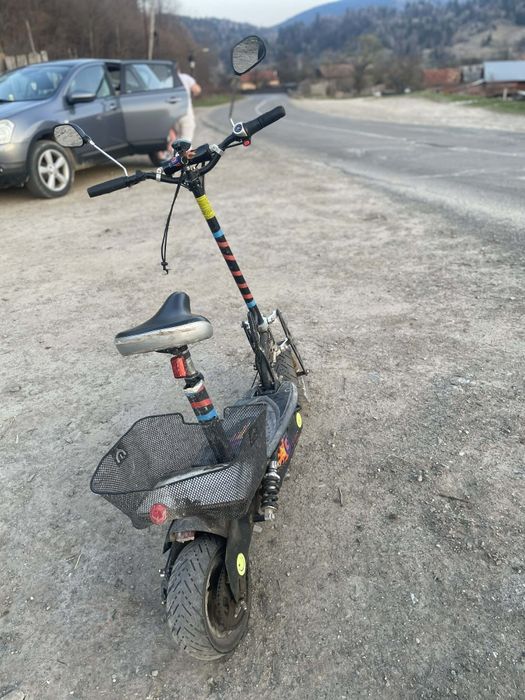 Vând trotineta electrică