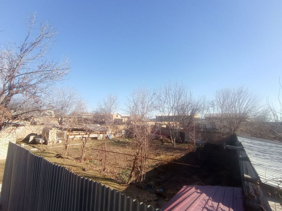 Uchastka 5 sotk quruq yer