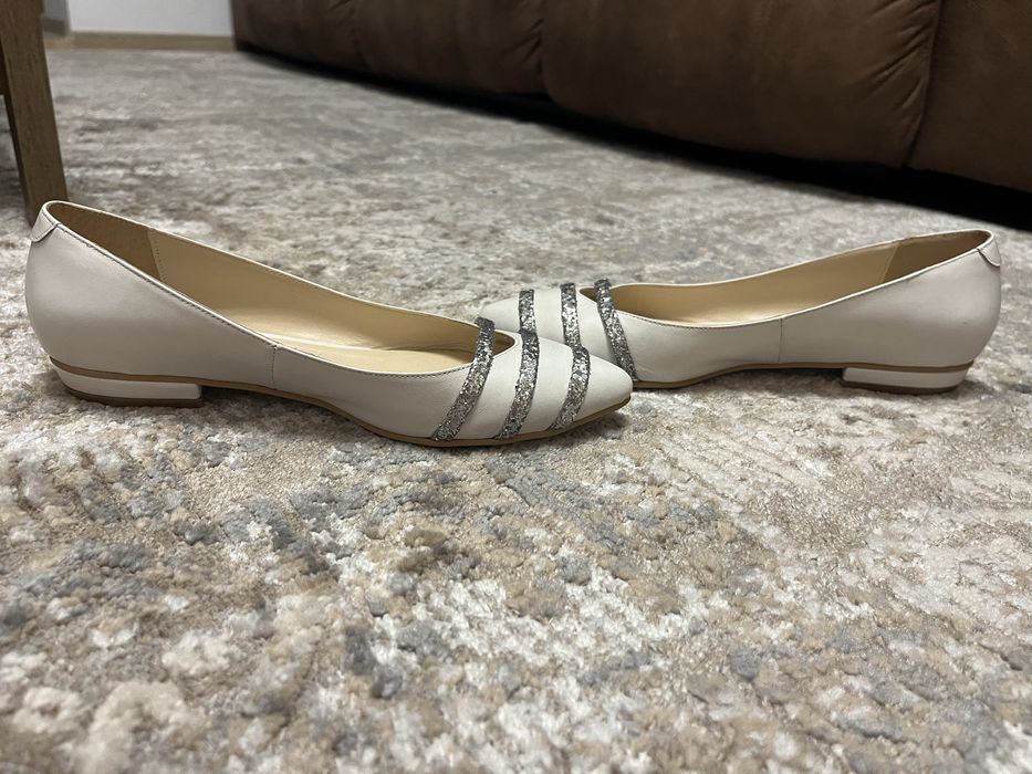 Balerini albi mireasa