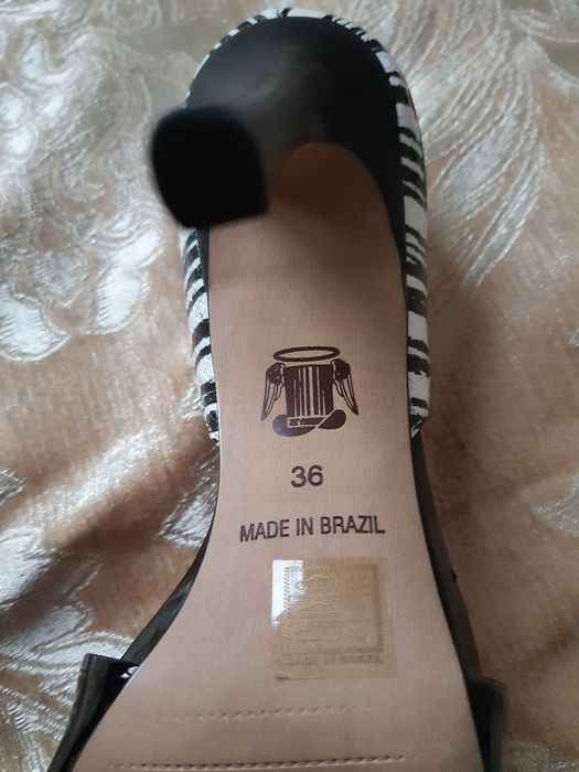 Продам очень красивые туфли оригинал LOUCOS & SANTOS
